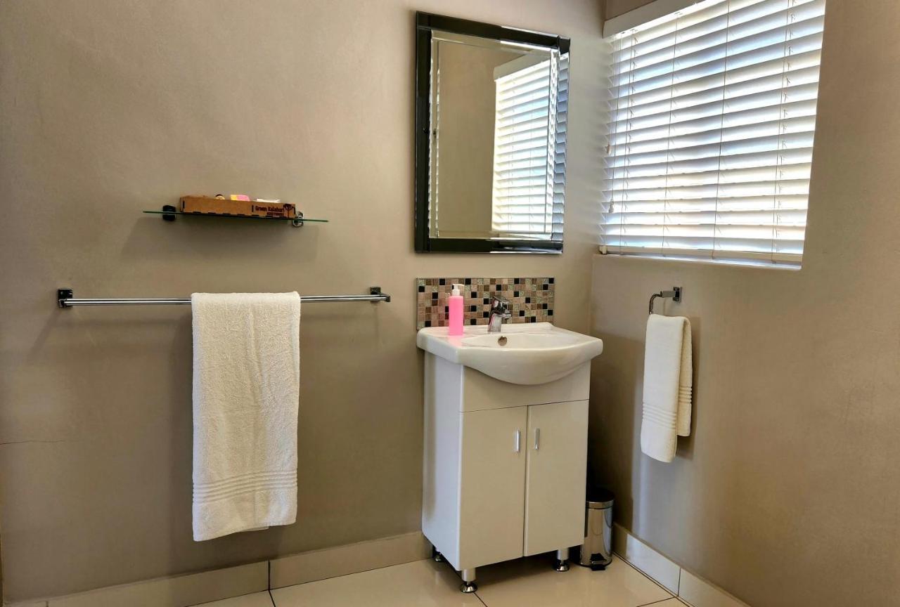 Green Kalahari Guesthouse Ъпингтън Екстериор снимка